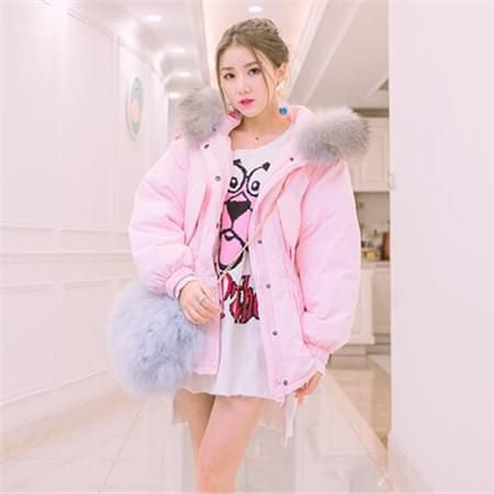 粉色長(zhǎng)款羽絨服