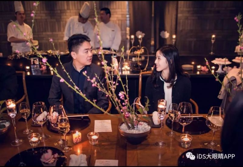 奶茶妹妹亮相時裝周狂撒狗糧，白到發(fā)光！！