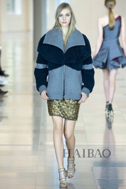 城市森林的朝圣之旅！Antonio Berardi 2015秋冬女裝秀，海報(bào)網(wǎng)帶你回顧2015秋冬倫敦時(shí)裝周