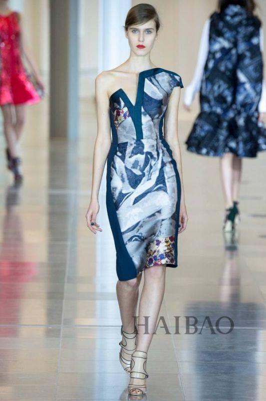 城市森林的朝圣之旅！Antonio Berardi 2015秋冬女裝秀，海報(bào)網(wǎng)帶你回顧2015秋冬倫敦時(shí)裝周