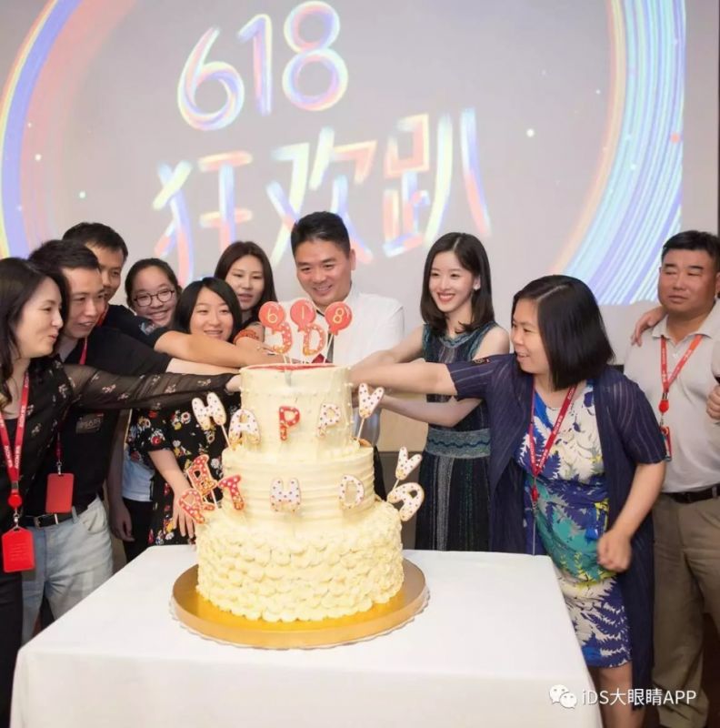 奶茶妹妹亮相時裝周狂撒狗糧，白到發(fā)光??！