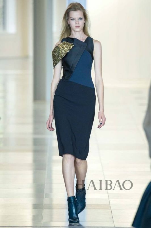 城市森林的朝圣之旅！Antonio Berardi 2015秋冬女裝秀，海報(bào)網(wǎng)帶你回顧2015秋冬倫敦時(shí)裝周
